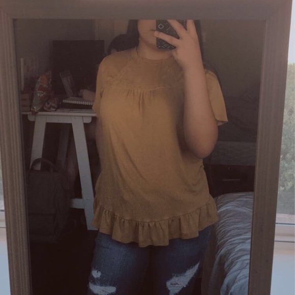 Green art class shirt. - Picture 3 of 5